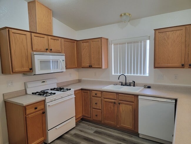 Building Photo - Newly Remodeled 3 Bedroom Home in Bullhead...