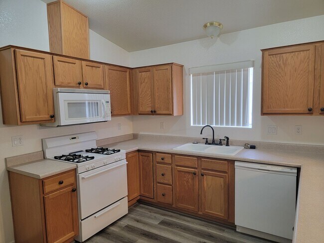 Foto del edificio - Newly Remodeled 3 Bedroom Home in Bullhead...