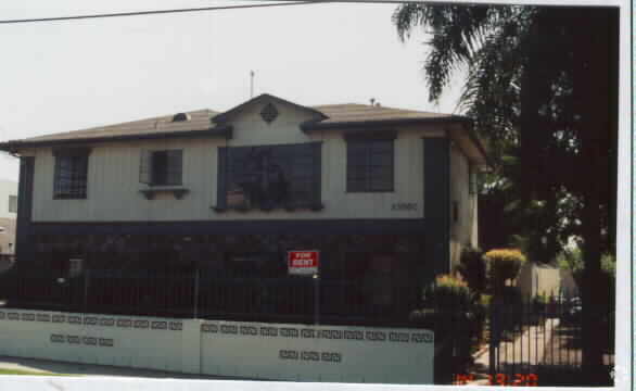 Building Photo - 13560 Victory Blvd