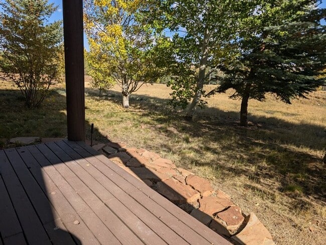 Building Photo - Centrally Located Light and Spacious 2 BR ...