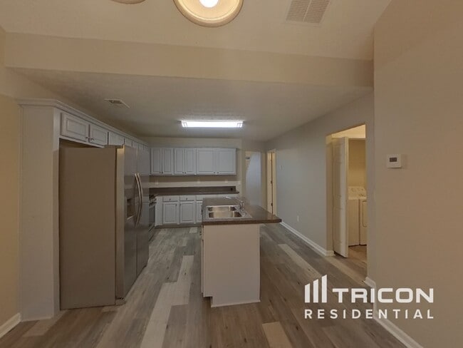 Foto del edificio - 9543 Lakeview Rd