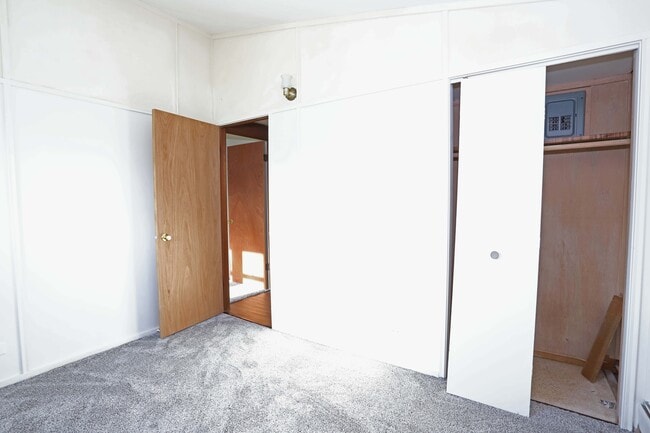 Building Photo - New Lisbon 4 Plex