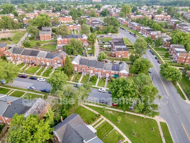 Foto del edificio - 1307 Dartmouth Ave