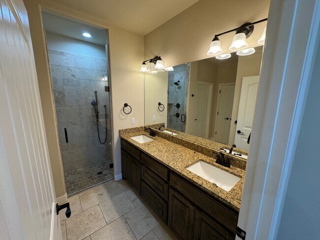 Building Photo - 134 Blue Jay Dr
