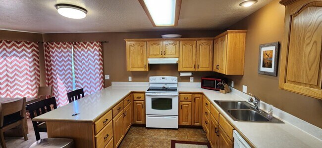 Foto del edificio - 950 W Cameron Ave