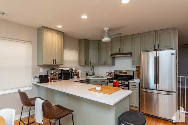 Building Photo - 2934 N Ridgeway Ave