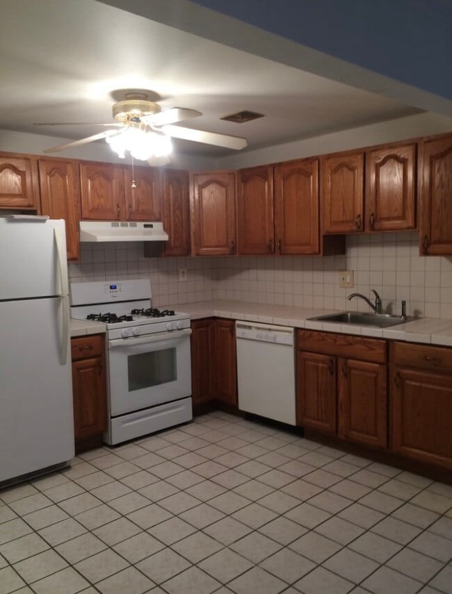 Cocina grande - 62 Country Club Ln