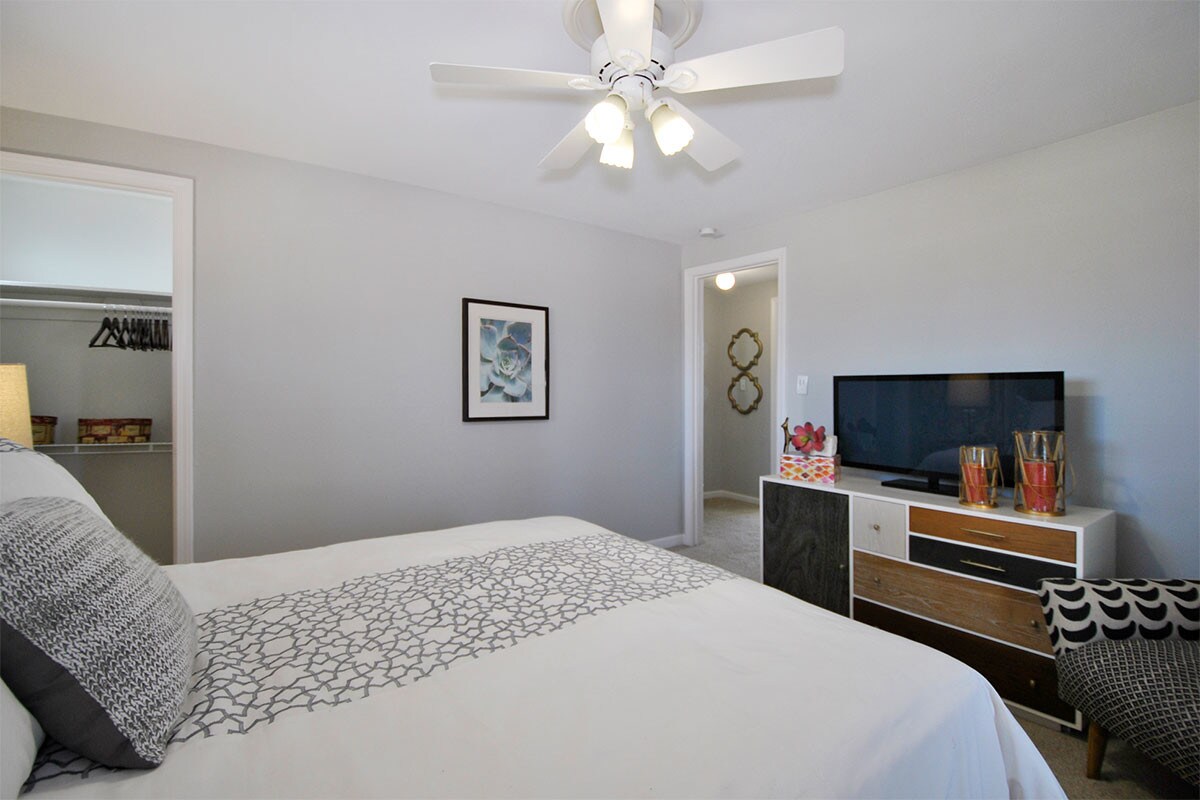 Huntington Parc Townhomes Apartments 10811 W 10 Mile Rd Oak Park, MI