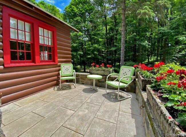 Foto del edificio - 6 Alpine Rd