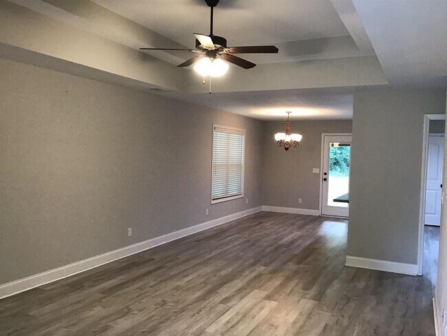 Building Photo - 703 Tallulah Trl