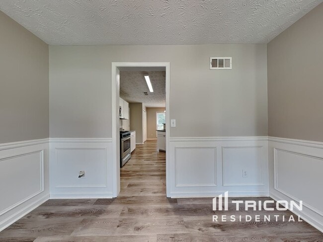 Building Photo - 2700 Peachtree Parc Ln