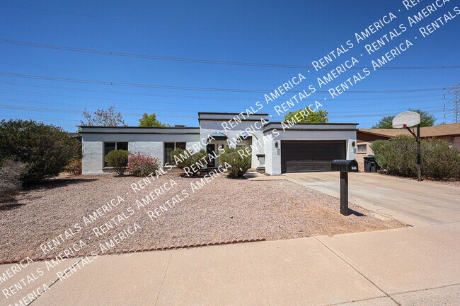 Building Photo - 2902 W Straford Dr