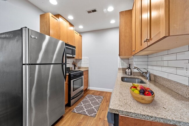 Interior Photo - 757 Syracuse Ave