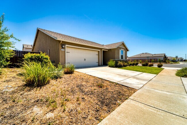 Building Photo - 3 Bedroom 2 Bath home in Edgewater