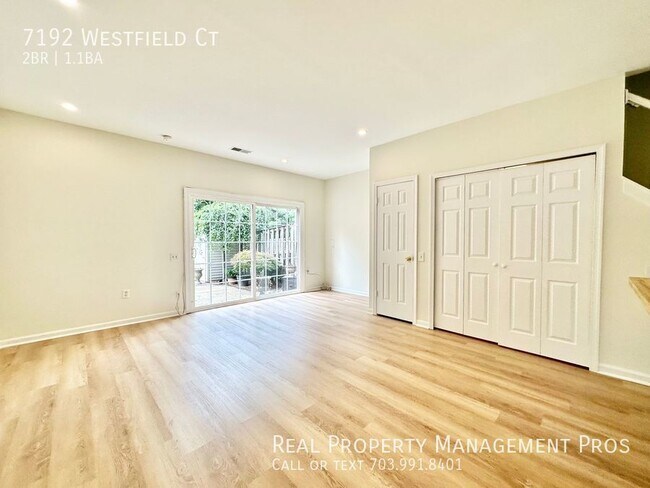 Building Photo - Sunny updated 2 bed 1.5 bath townhome back...