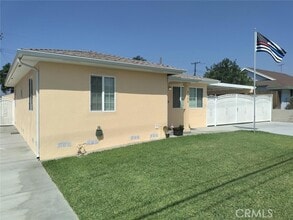 Building Photo - 9404 N Benson Ave