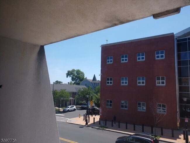 Foto del edificio - 475 Clinton Ave