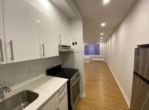 Building Photo - 6609 Av Du Parc