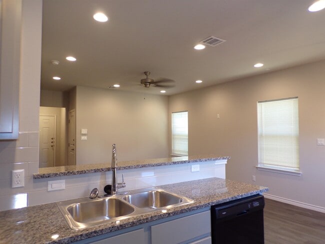 Building Photo - 111 Peruna Dr