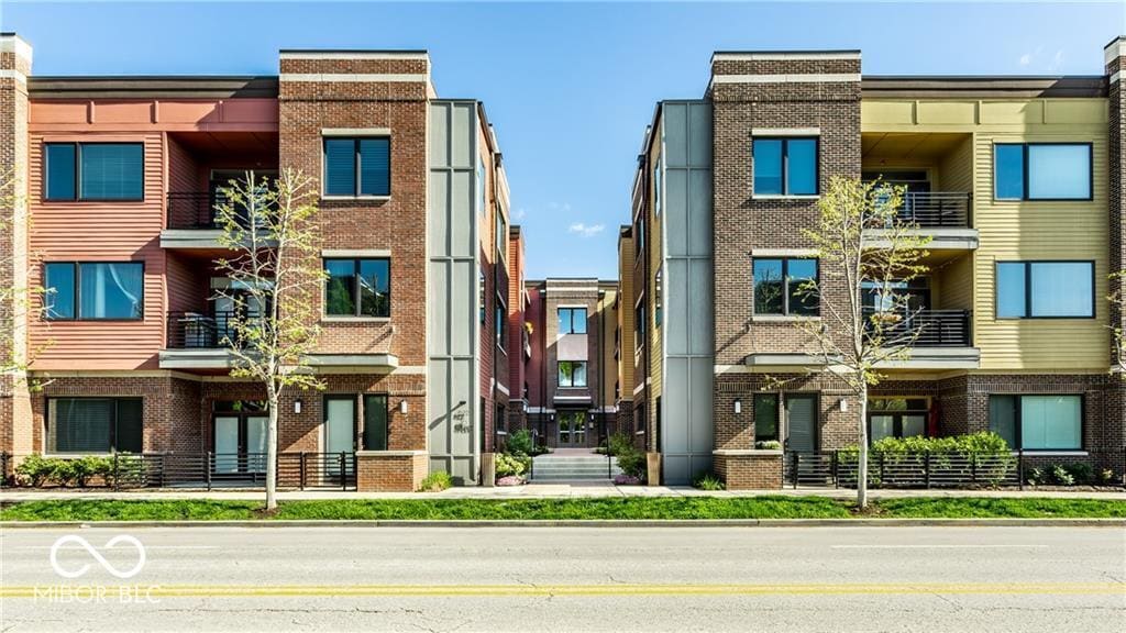 Primary Photo - 622 E 10th St