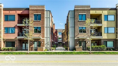 Building Photo - 622 E 10th St