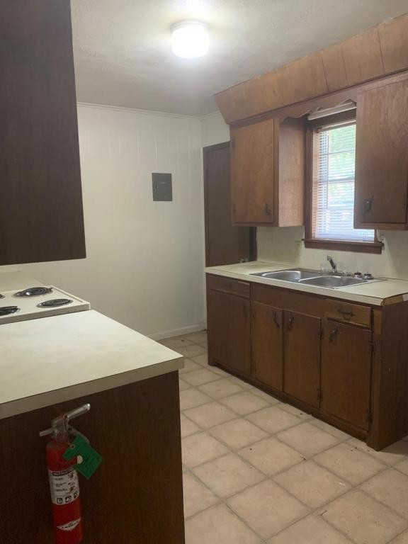 Building Photo - 3408 Maplewood Drive, #2