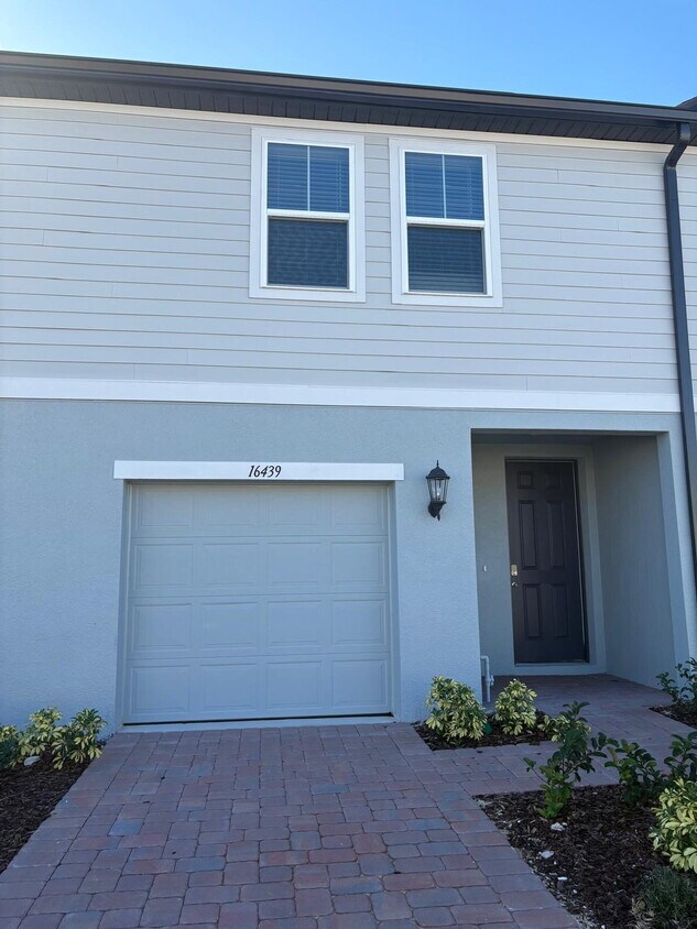 Charming 3-Bedroom Townhome with Private Yard in Clermont - Charming 3-Bedroom Townhome with Private Yard in Clermont