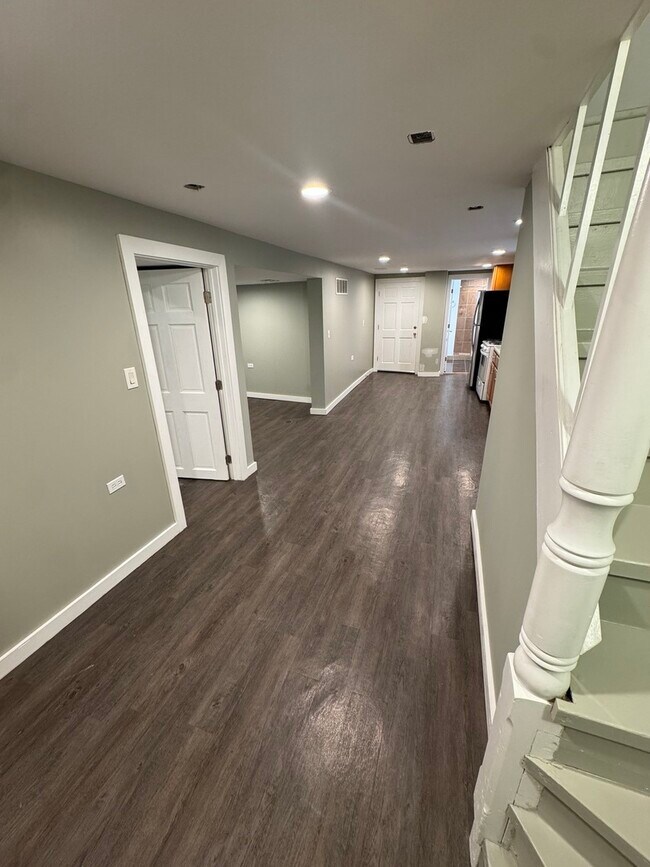 Foto del edificio - 4941 N Menard Ave