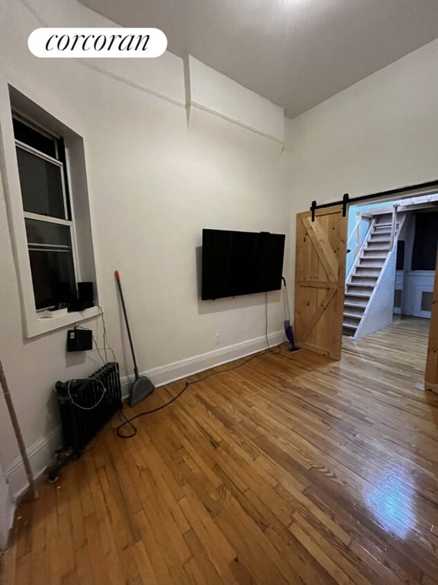 Primary Photo - 424 E 85th St