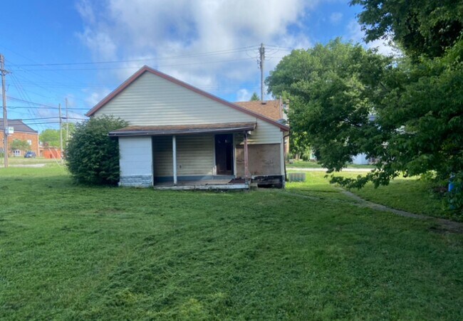 Foto del edificio - Now Available!  In Town! - $390 Month / $800 Down