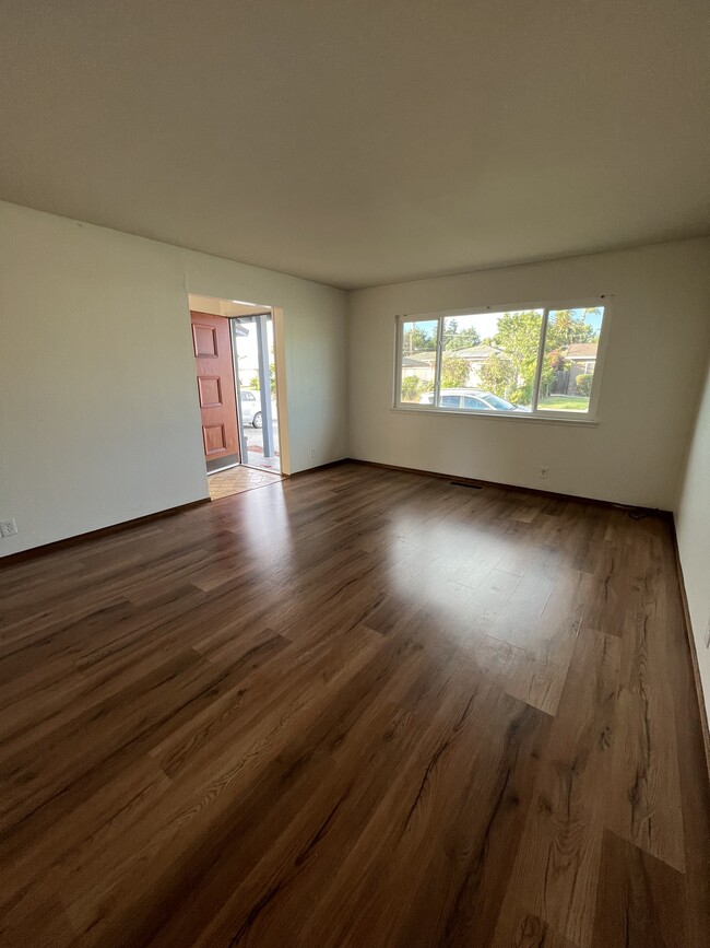 Photo - 37747 Argyle Rd House