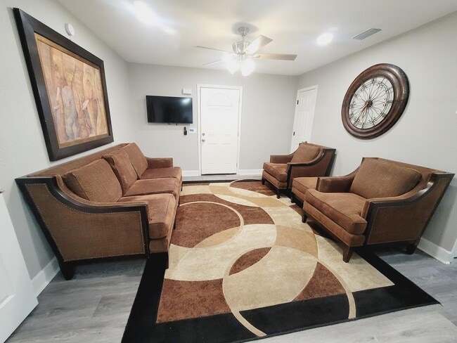 Building Photo - 1906 Karen Ln