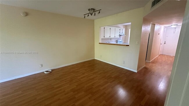 Foto del edificio - 8060 Fairview Dr