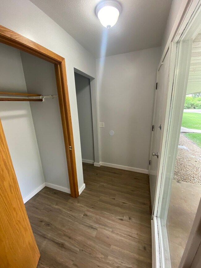 Foto del edificio - Updated 3br Townhome Near Medicine Lake