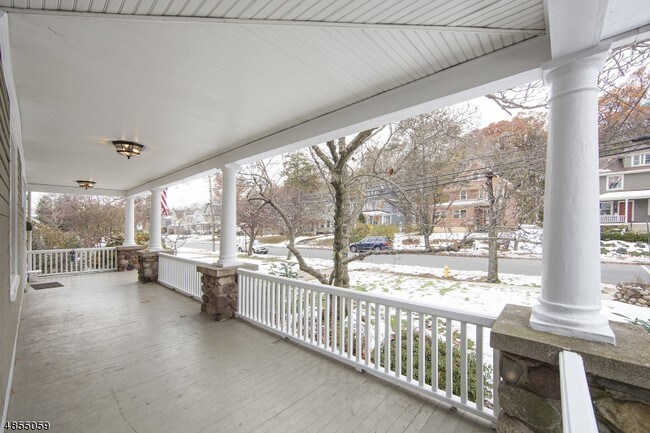 Foto del edificio - 111 Essex Ave