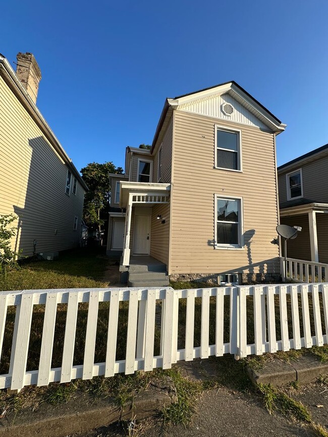 BEAUTIFUL RENOVATED NEW 4 BEDROOM 2 BATH H... - BEAUTIFUL RENOVATED NEW 4 BEDROOM 2 BATH H... House