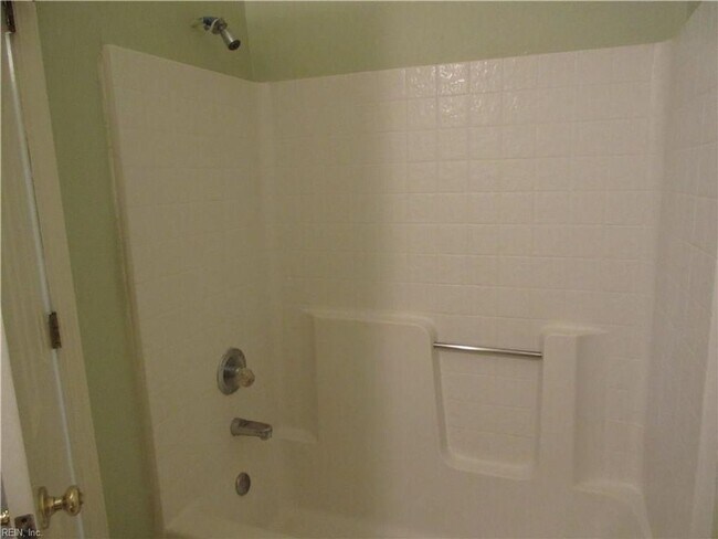 Foto del edificio - Call Sabrina Thomas Office at 757-767-0767 for more information