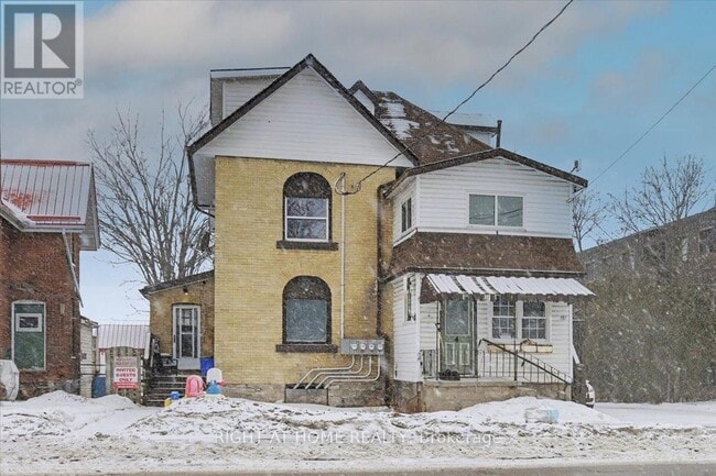 Photo du bâtiment - 157 Lindsay St S