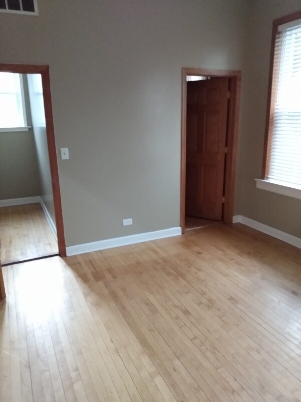 Foto del edificio - 2407 S Drake Ave