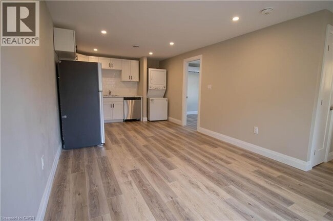 Building Photo - 539 Woodlawn Rd