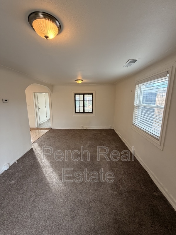 Photo - 107 S Kendall St House