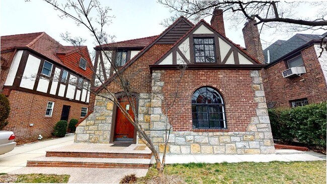 Building Photo - 4 br, 2.5 bath House - 6915 Ingram St House