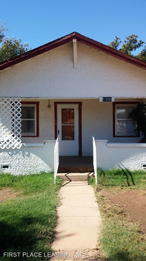 Building Photo - 2 br, 1 bath House - 1300 Axtell St.