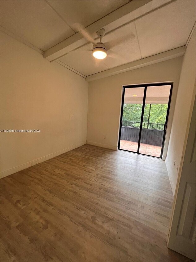 Foto principal - 16220 NW 2nd Ave