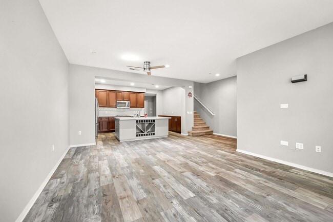 Building Photo - 2221 Capistrano Way