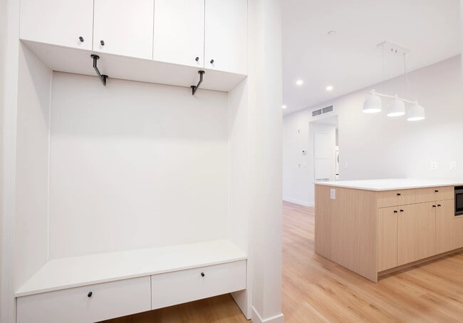 2.2SE - Entry - Lynnbrooke