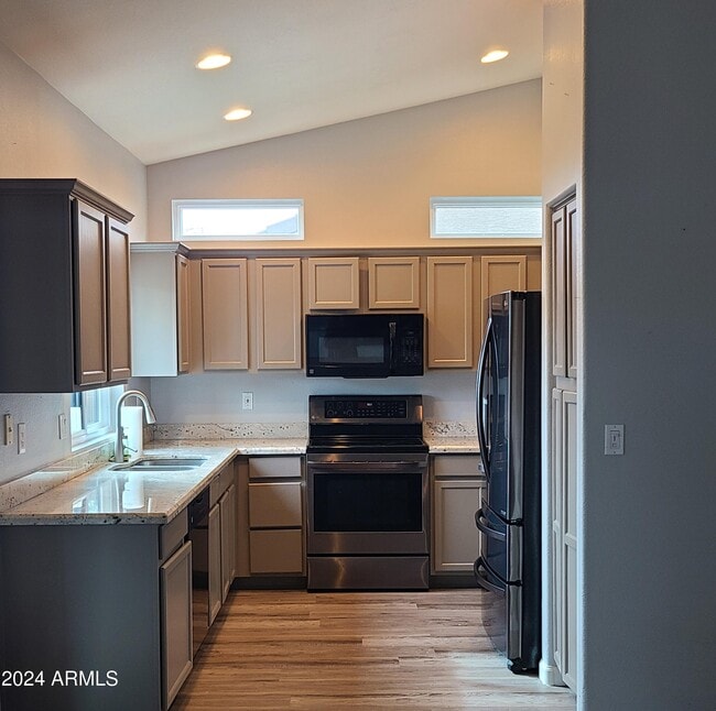 Building Photo - 17407 N Larkspur Ln
