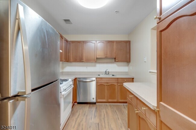 Building Photo - 1036 King Ct