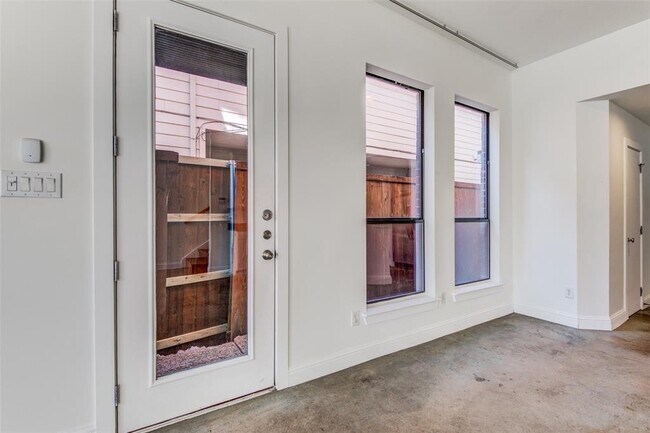 Building Photo - 5004 Mission Ave