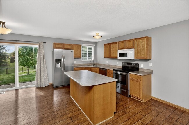 Building Photo - SPACIOUS LIVING!! 4 Bedroom, 3 Bathroom Home in Waukee!